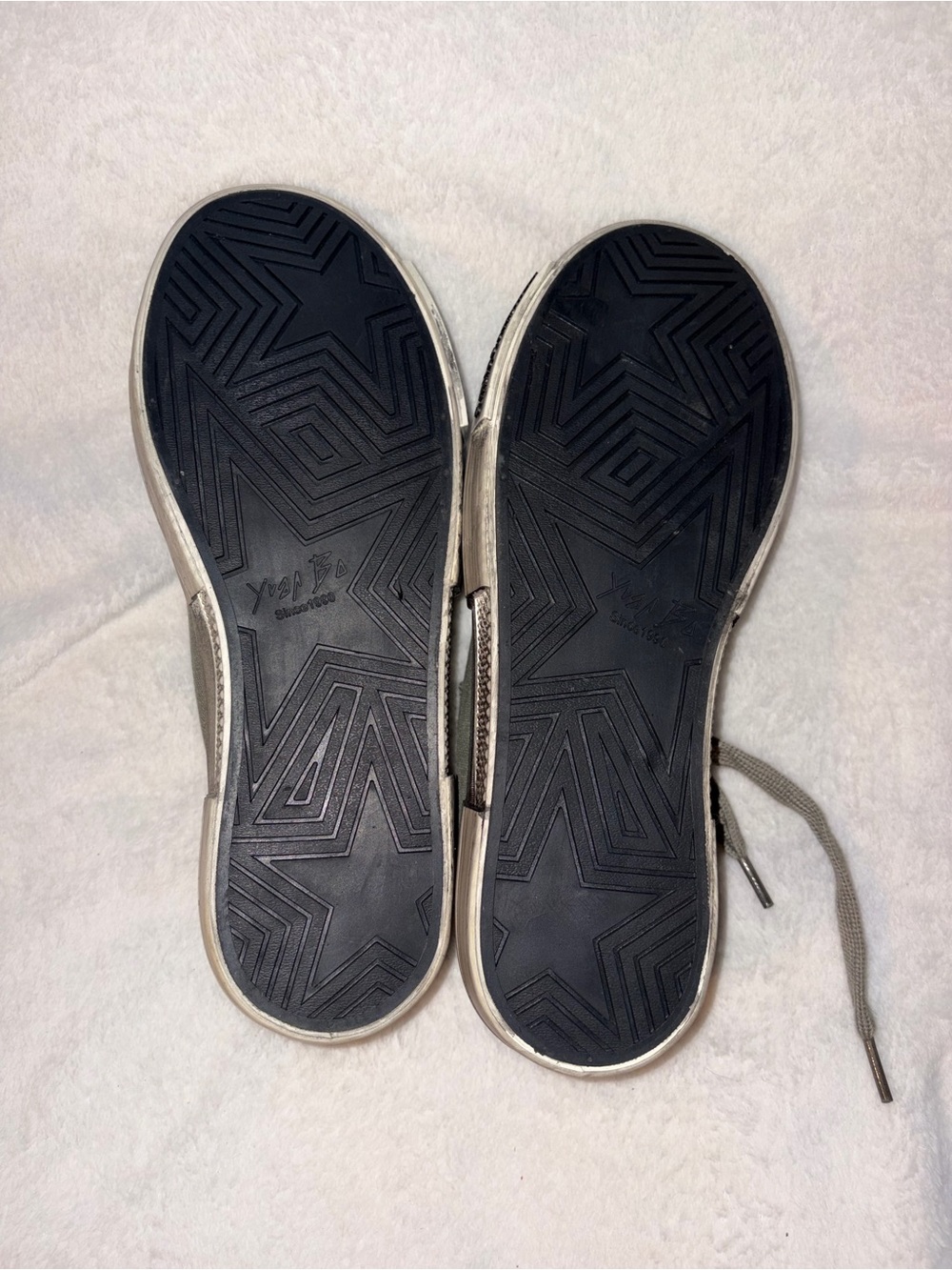 Yvan Ba Distressed Low-Top Canvas Sneakers - Sz 8.5 - Picture 10 of 13